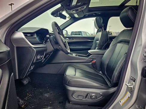 New 2026 Jeep Grand Cherokee Limited w/ Limited Altitude Package AWD/4WD image 12