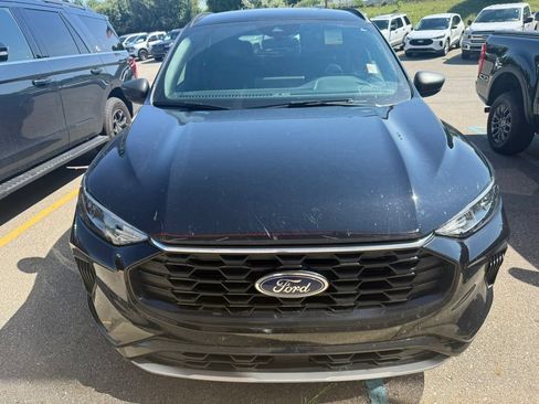 Used 2024 Ford Escape ST-Line w/ Tech Pack #1 AWD/4WD image 2