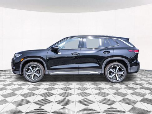 Used 2025 Volkswagen Tiguan SE image 14