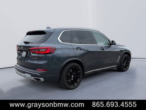 Used 2021 BMW X5 xDrive40i w/ Premium Package 2 AWD/4WD image 3