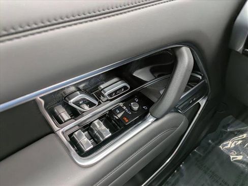 Used 2023 Land Rover Range Rover SE image 19