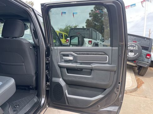 New 2024 RAM 2500 Big Horn w/ Night Edition AWD/4WD image 17