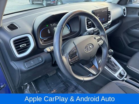 Used 2024 Hyundai Venue Limited image 19