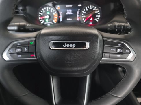 Used 2023 Jeep Compass Latitude AWD/4WD image 30