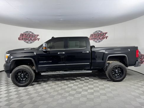 Used 2019 GMC Sierra 2500 Denali w/ Duramax Plus Package AWD/4WD image 4