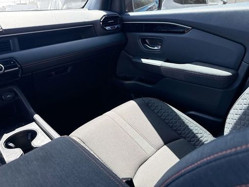 Used 2025 Honda Pilot Sport image 26