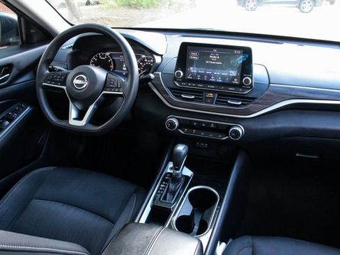 Used 2024 Nissan Altima 2.5 SV image 31