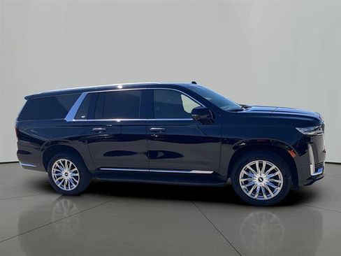 Used 2023 Cadillac Escalade ESV Premium Luxury AWD/4WD image 6