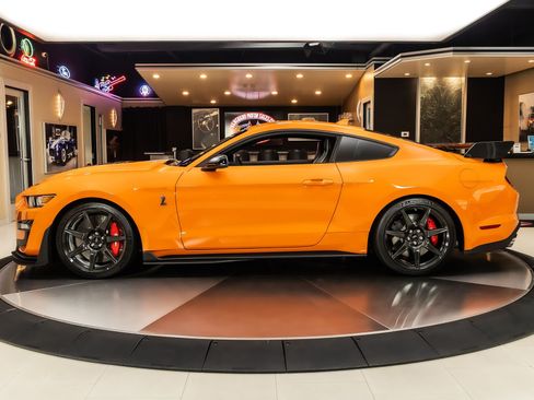 Used 2020 Ford Mustang Shelby GT500 w/ Carbon Fiber Track Pack RWD image 18