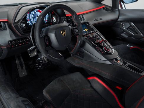 Used 2018 Lamborghini Aventador S image 37