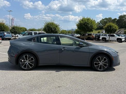 Certified 2023 Toyota Prius XLE FWD image 3