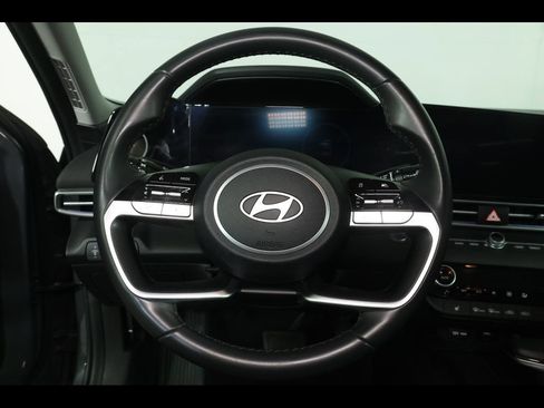 Used 2025 Hyundai Elantra SEL FWD image 12