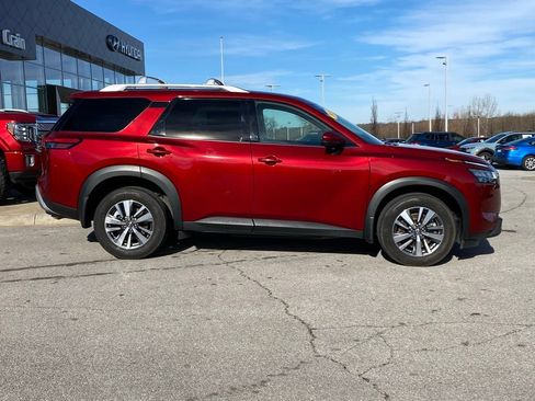 Used 2024 Nissan Pathfinder SL image 9