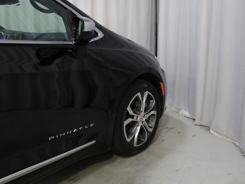 Used 2026 Chrysler Pacifica Pinnacle FWD image 31
