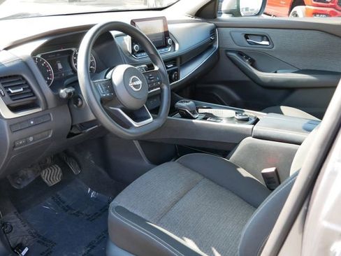 Used 2023 Nissan Rogue SV image 12