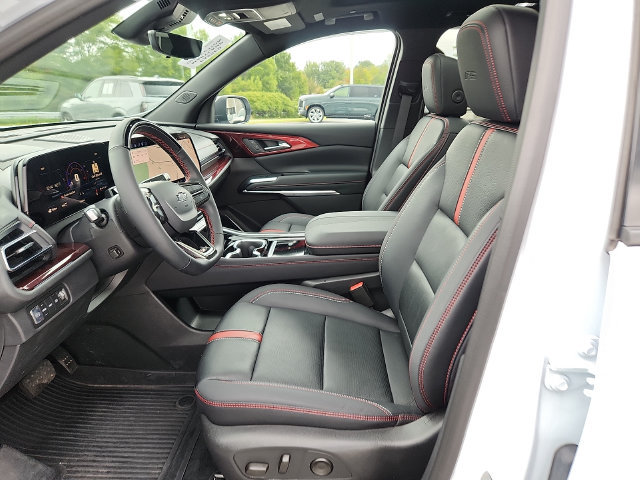 Used 2026 Chevrolet Traverse RS w/ LPO, Floor Liner Package AWD/4WD image 13
