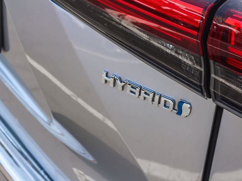 Used 2021 Toyota Highlander XLE AWD/4WD image 12