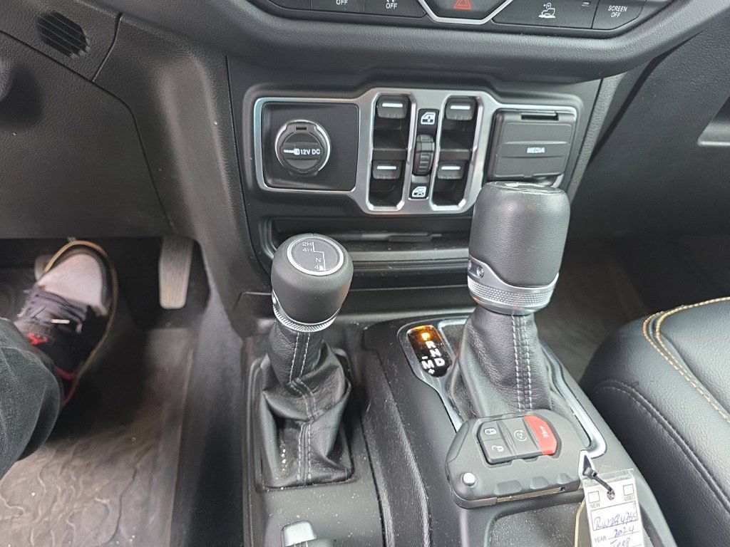 Used 2024 Jeep Wrangler Unlimited Sahara AWD/4WD image 23