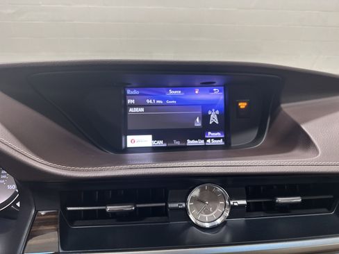 Used 2017 Lexus ES 350 w/ Navigation System Package image 23