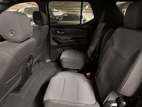 Used 2023 Chevrolet Traverse LT FWD image 15