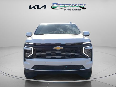 Used 2025 Chevrolet Suburban High Country image 3