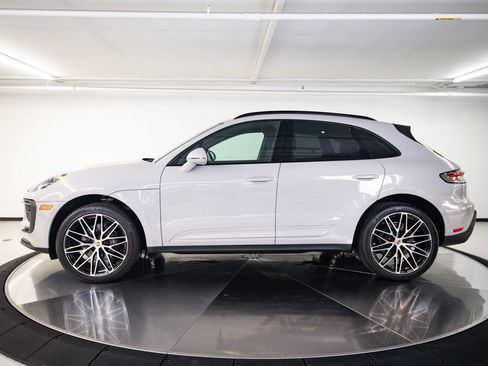 Certified 2023 Porsche Macan AWD/4WD image 2