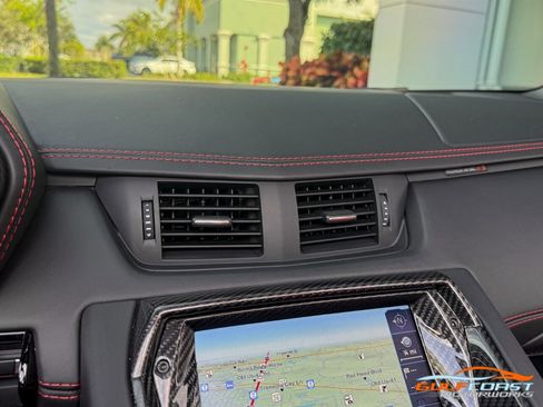 Used 2018 Lamborghini Aventador S image 17