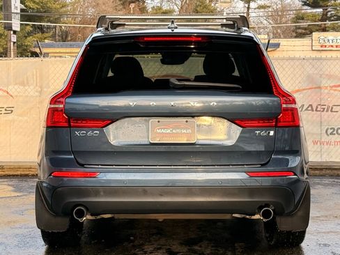 Used 2018 Volvo XC60 T6 Momentum w/ Vision Package image 10