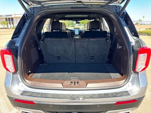 Used 2022 Ford Explorer King Ranch w/ Premium Technology Package image 22