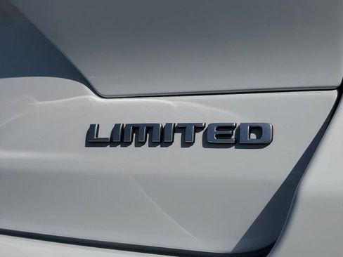 Certified 2025 Jeep Grand Cherokee Limited w/ Luxury Tech Group II RWD image 9