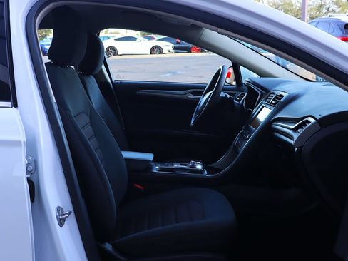 Used 2019 Ford Fusion SE FWD image 30