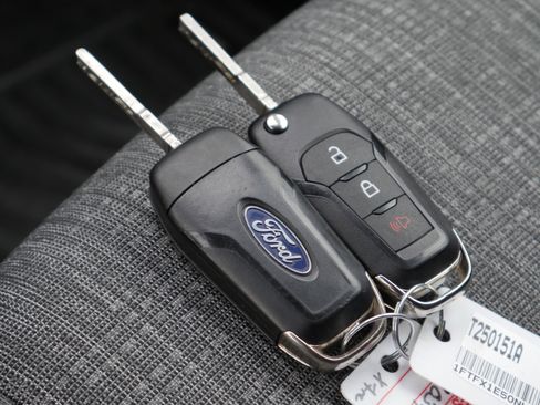 Certified 2022 Ford F150 XLT w/ Equipment Group 301A Mid image 31