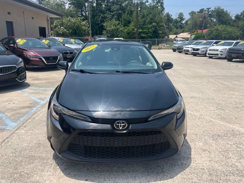 Used 2022 Toyota Corolla LE FWD image 3