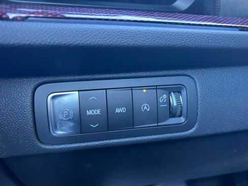 Used 2025 Chevrolet Traverse Z71 w/ Driver Confidence Package image 30