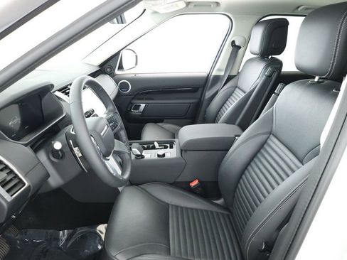 Used 2024 Land Rover Discovery S image 19