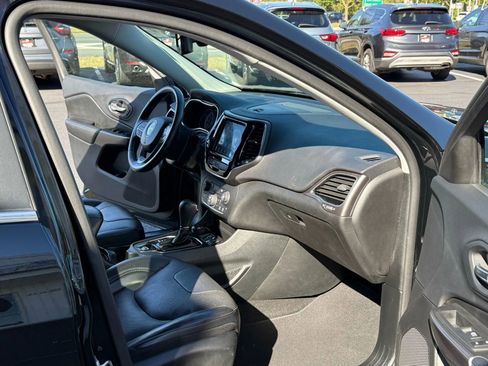 Used 2019 Jeep Cherokee Limited image 44