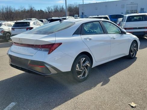 New 2026 Hyundai Elantra Limited FWD image 4