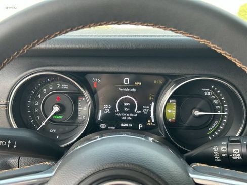 Used 2023 Jeep Wrangler Unlimited Sahara AWD/4WD image 30