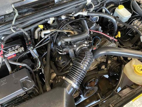 Used 2009 Jeep Wrangler Unlimited Sahara w/ Dual Top Group image 27