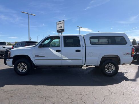 Used 2005 GMC Sierra 2500 SLT w/ Heavy-Duty Power Package AWD/4WD image 4