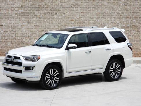 Used 2017 Toyota 4Runner Limited AWD/4WD image 25