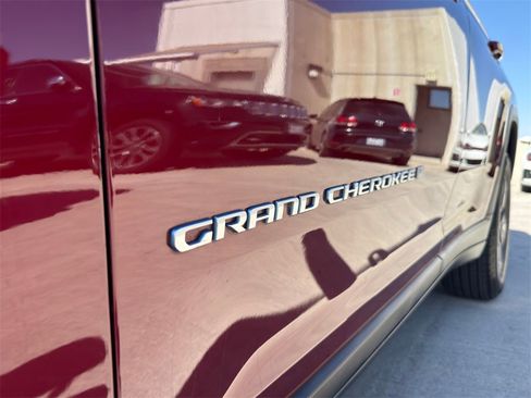 Used 2024 Jeep Grand Cherokee Limited 4xe w/ Luxury Tech Group II image 7