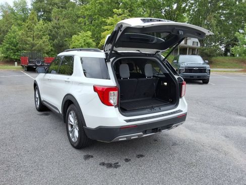 Used 2020 Ford Explorer XLT w/ Equipment Group 202A RWD image 15