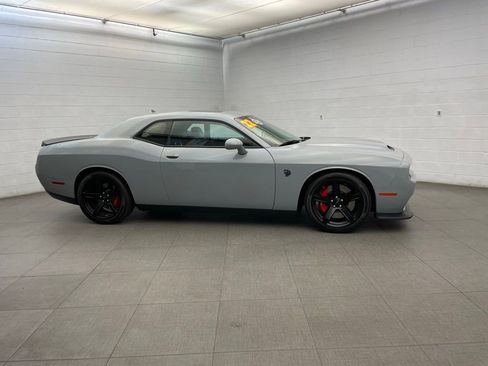 Used 2022 Dodge Challenger SRT Hellcat w/ Plus Package RWD image 4
