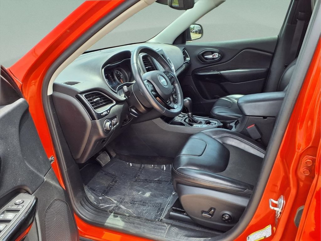 Used 2021 Jeep Cherokee Latitude Plus FWD image 18