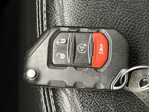 Used 2018 Jeep Wrangler Unlimited Sahara image 24