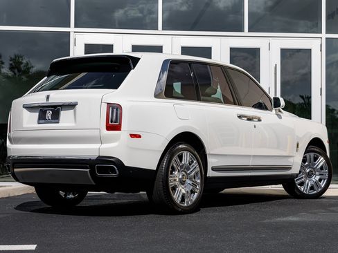 Certified 2023 Rolls-Royce Cullinan AWD/4WD image 15