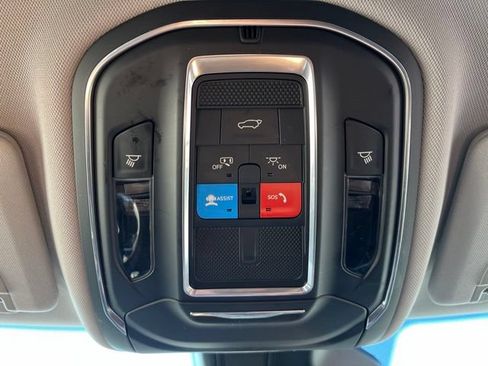 Used 2023 Jeep Grand Cherokee Limited AWD/4WD image 25