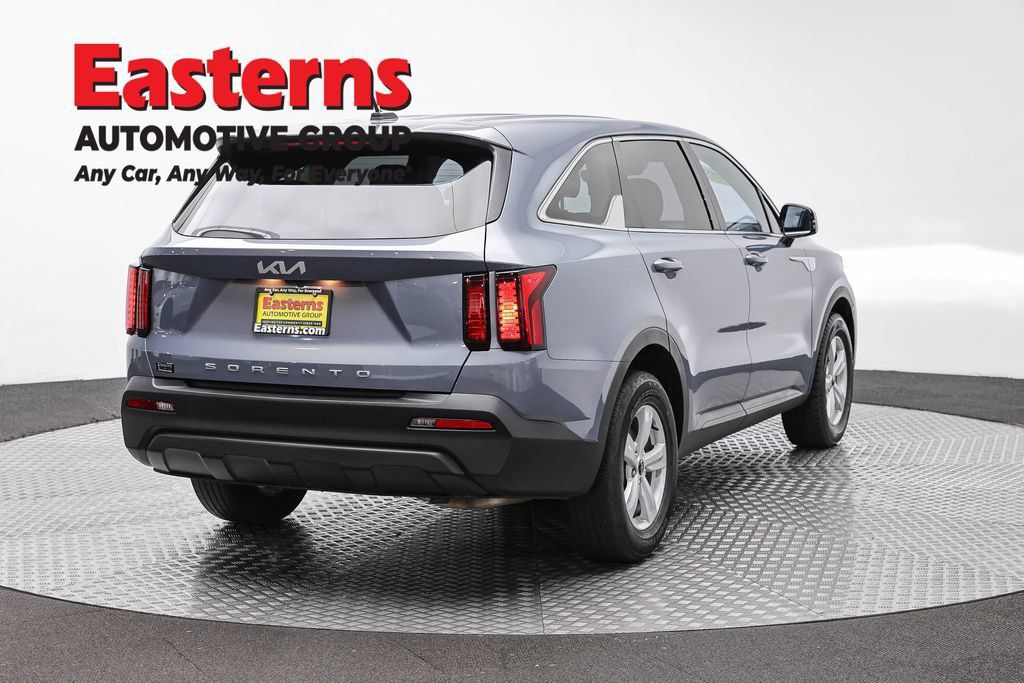 Used 2022 Kia Sorento LX FWD image 5