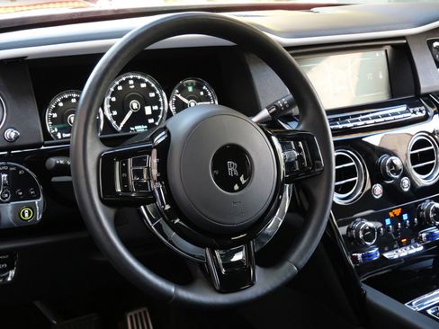 Certified 2022 Rolls-Royce Cullinan Black Badge w/ Dark Exterior Package image 28